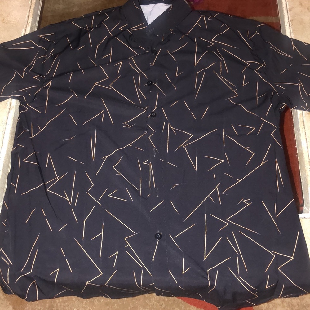 NWT BLACK DETAILED LONG SLEEVE MEN SHIRT SIZE MEDIUM NEVER WORN FEELS SILKY DRES